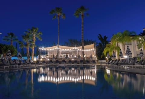 Poolside bar