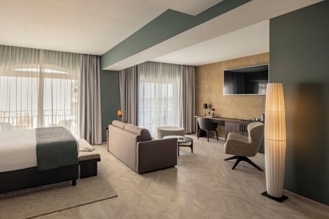 In-room safe, desk, laptop workspace, blackout drapes