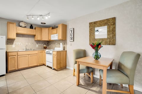 Suite, 1 Bedroom | Private kitchen | Fridge, microwave, coffee/tea maker