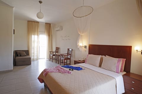 Suite, 1 Queen Bed with Sofa bed | In-room safe, desk, blackout drapes, iron/ironing board