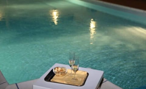 Poolside bar