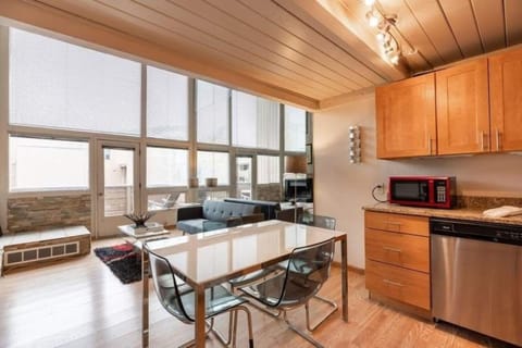 Studio | Private kitchen | Fridge, oven, coffee/tea maker, toaster