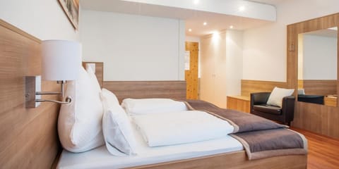 Standard Double Room, Non Smoking | Hypo-allergenic bedding, individually decorated, individually furnished