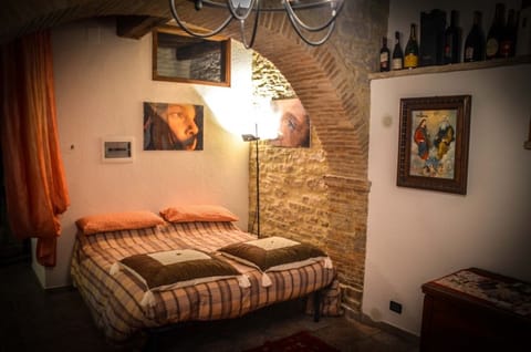 Economy Studio | Down comforters, desk, free cribs/infant beds, free WiFi