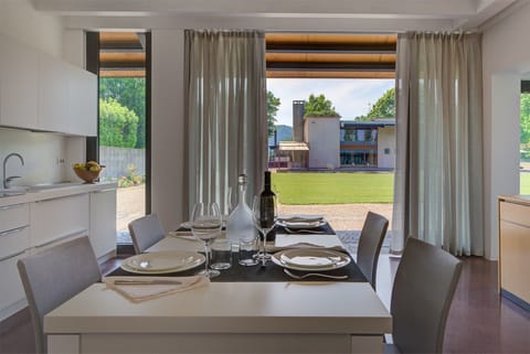 Exclusive Apartment, 2 Bedrooms, Patio, Garden View (Iris) | In-room dining