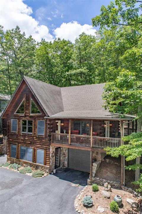 Front Exterior with driveway