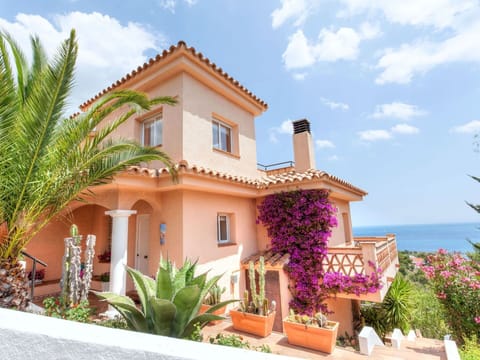 House, Property, Home, Building, Real Estate, Villa, Vacation, Facade, Residential Area, Architecture