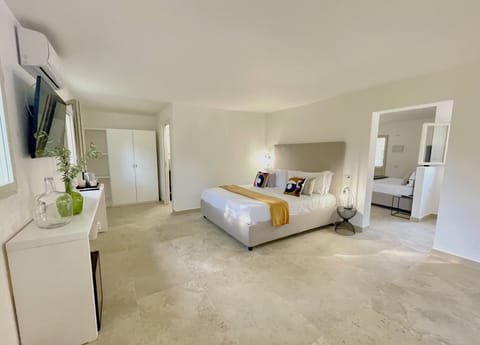 Family Suite | In-room safe, free WiFi, bed sheets