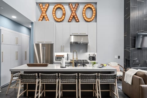 Deluxe Condo, 3 Bedrooms, 3 Bathrooms, Slope side | Private kitchen | Full-size fridge, microwave, oven, stovetop