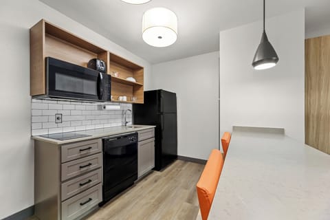 Studio Suite, 1 King Bed | Private kitchenette | Fridge, microwave, stovetop, coffee/tea maker