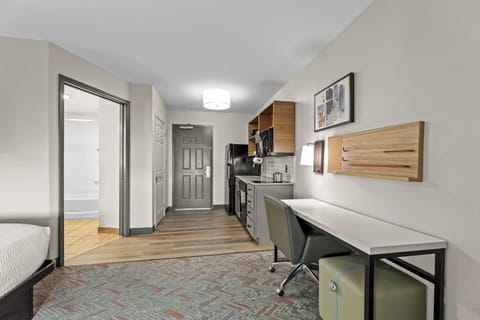 Premium bedding, in-room safe, desk, laptop workspace