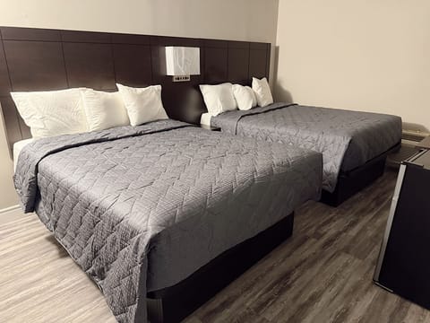 Double Room, 2 Double Beds | Desk, free WiFi, bed sheets