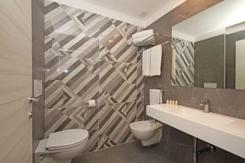 Shower, hair dryer, towels, shampoo