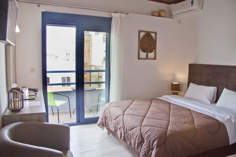 Superior Triple Room, Balcony, City View | In-room safe, blackout drapes, free WiFi, bed sheets