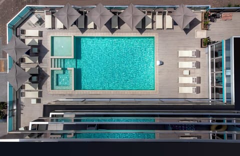 Seasonal outdoor pool, pool umbrellas, sun loungers