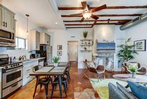Everything you need to enjoy your time in Charleston!