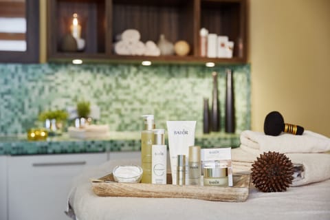 Couples treatment rooms, sauna, steam room, body treatments