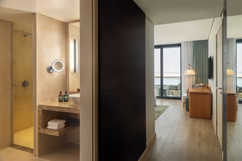 1 Bedroom Suite Sea View Balcony Theme Park Access | Bathroom | Combined shower/tub, free toiletries, hair dryer, bidet