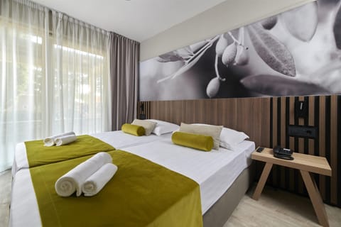 Minibar, in-room safe, desk, free cribs/infant beds