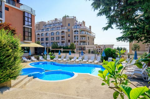 Seasonal outdoor pool, pool umbrellas, sun loungers