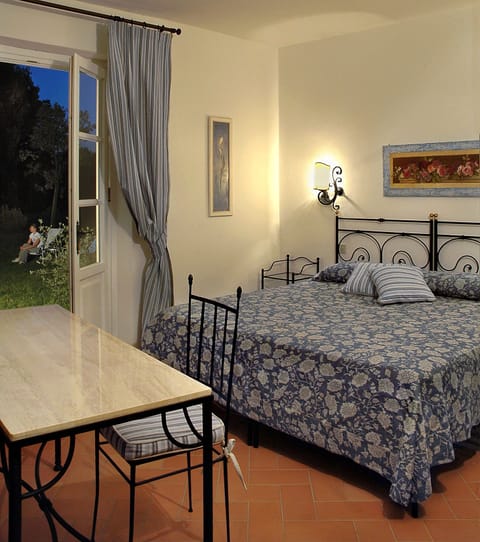 In-room safe, free WiFi, bed sheets