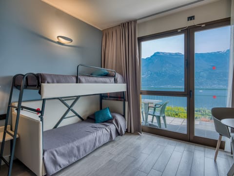 Panoramic Quadruple Room | Minibar, in-room safe, desk, free WiFi