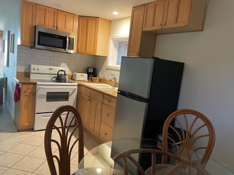 Beach Cottage, 2 King Beds, Full Kitchen, Private Bathroom, Ocean View, Non Smoking | Private kitchen | Microwave, coffee/tea maker, cleaning supplies