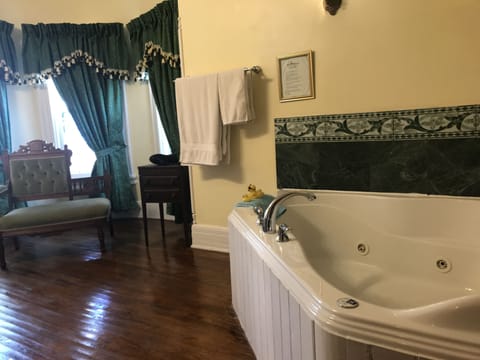 Suite, 1 King Bed, Jetted Tub | Jetted tub