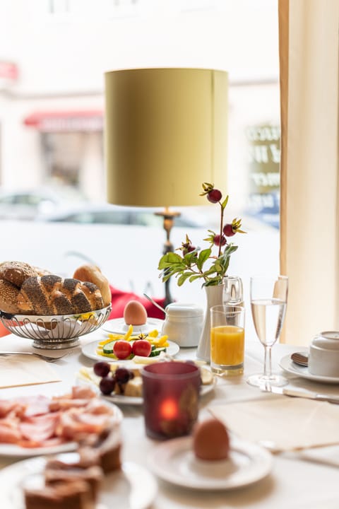 Daily buffet breakfast for a fee