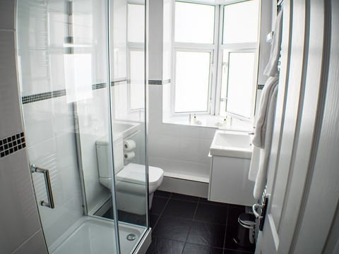 Executive Double or Twin Room, Ensuite | Bathroom