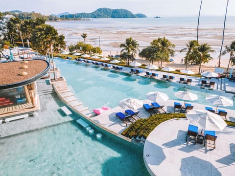 Deluxe Room, 1 King Bed, Sea View | Beach/ocean view