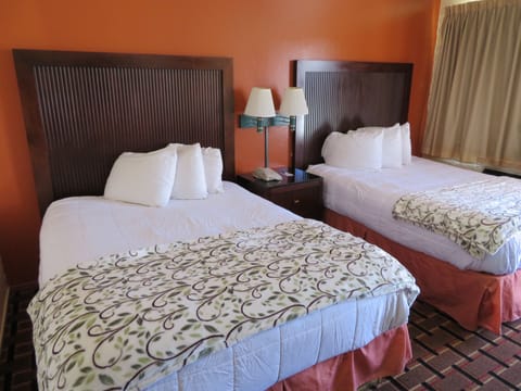 Two Queen Beds, Non-Smoking | Desk, free WiFi, bed sheets
