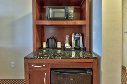 Hypo-allergenic bedding, in-room safe, desk, iron/ironing board