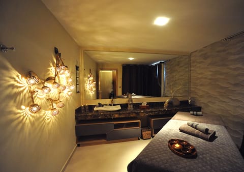 Sauna, steam room, Turkish bath, hot stone massages, Thai massages