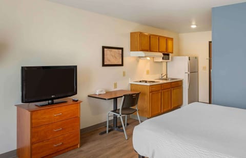 Standard Studio, Non Smoking, Refrigerator & Microwave | Desk, laptop workspace, iron/ironing board, free WiFi