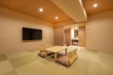 Japanese Family Room  for 6 people | Free WiFi, bed sheets, wheelchair access