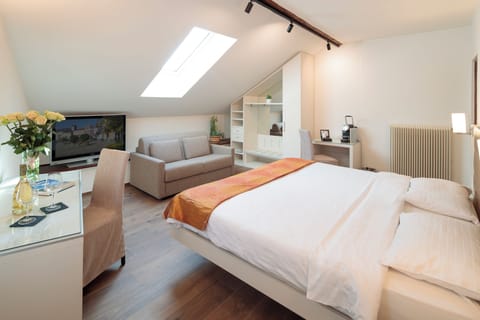 Superior Design Double Room  | Select Comfort beds, soundproofing, free cribs/infant beds