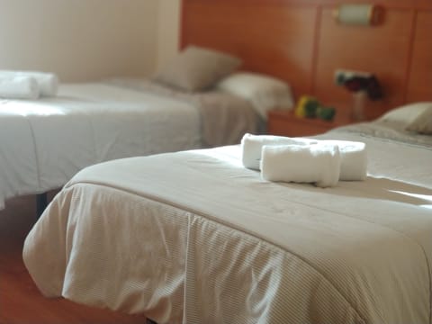 Twin Room | Desk, free WiFi