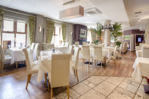 Breakfast, lunch, dinner served; Italian cuisine 