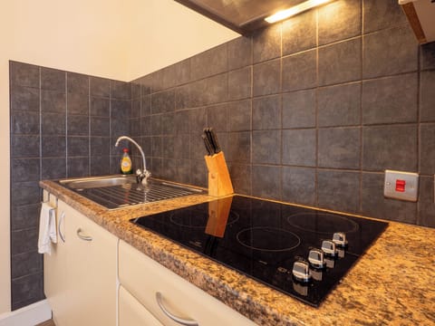 Black Jacks Suite Double | Private kitchen | Coffee/tea maker, electric kettle