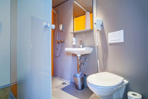 Economy Double Room | Bathroom | Shower, hair dryer, towels