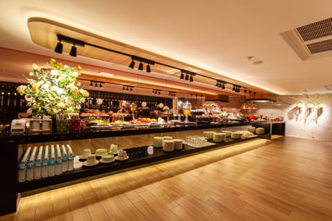Daily buffet breakfast for a fee