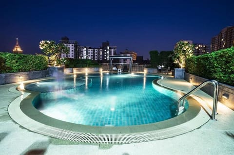 Outdoor pool, sun loungers