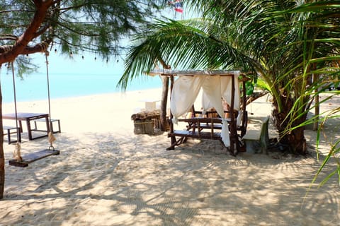 Beach nearby, free beach cabanas, beach umbrellas