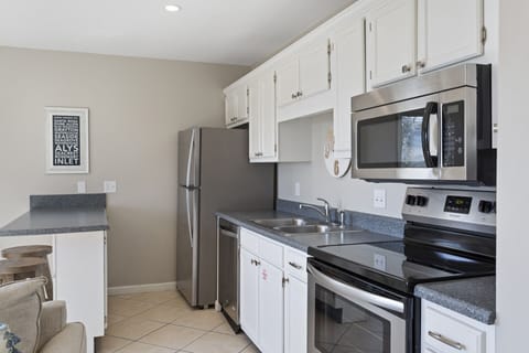 23-Inlet-Dunes-209-Kitchen