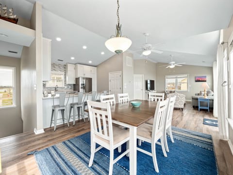 Dining Area - Seating for 6