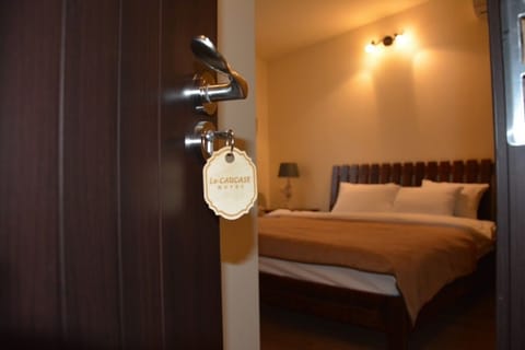 Economy Room | In-room safe, laptop workspace, blackout drapes, soundproofing