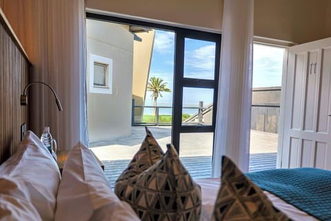 Twin Room (Partial Sea Facing) | In-room safe, desk, WiFi (free), bed sheets
