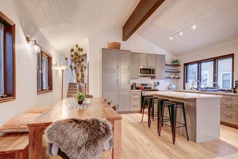 The open concept/space allows for great interaction between family members/friends!