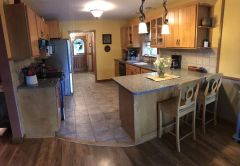 eat in bar area in galley kitchen